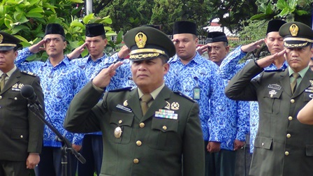 UPACARA MEMPERINGATI HARI PAHLAWAN