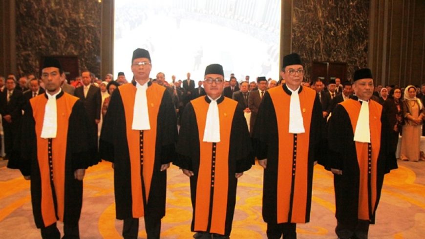 KETUA MAHKAMAH AGUNG MELANTIK DAN MENGAMBIL SUMPAH 5 (LIMA) HAKIM AGUNG