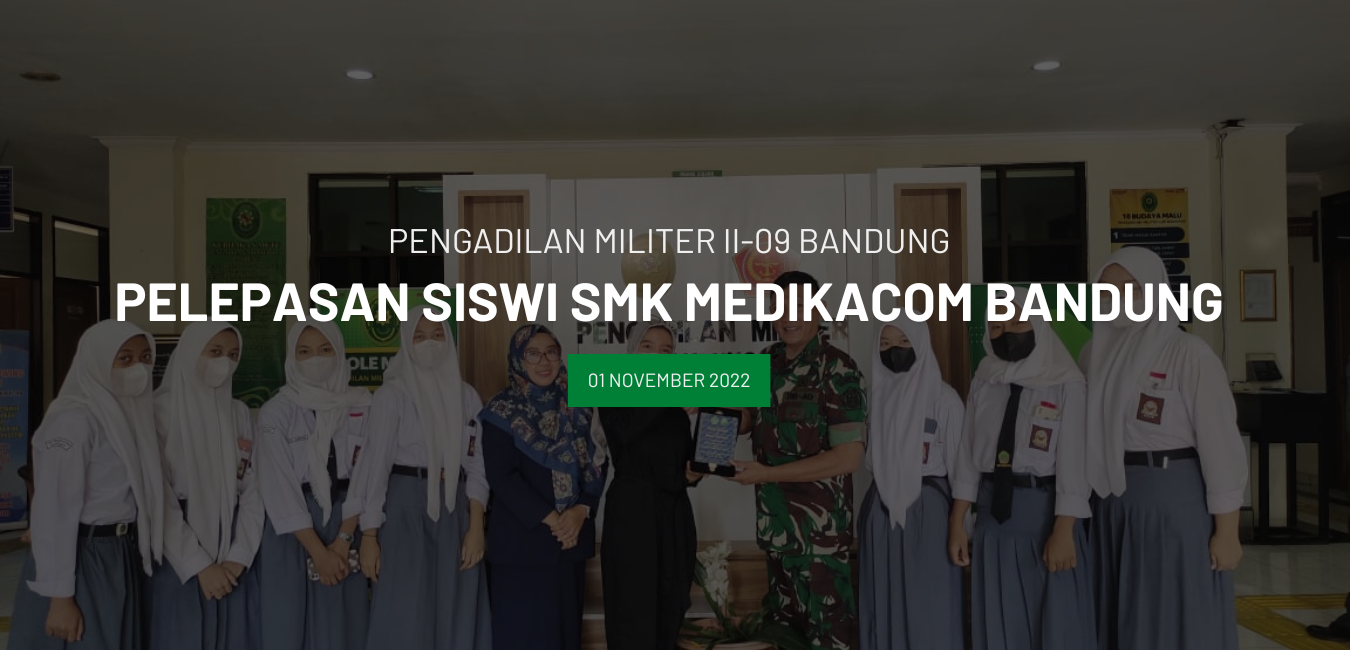 PELEPASAN SISWI SMK MEDIKACOM BANDUNG